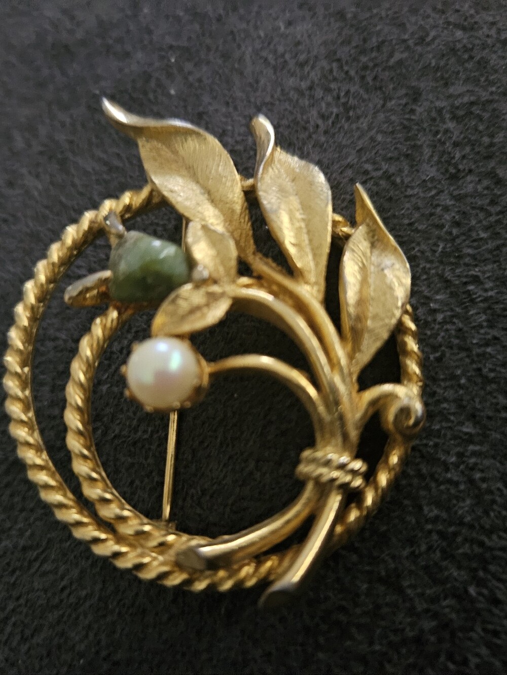 Vintage 1966 Sarah Coventry Jade Garden Brooch Gold Tone Faux Pearl Wreath Pin